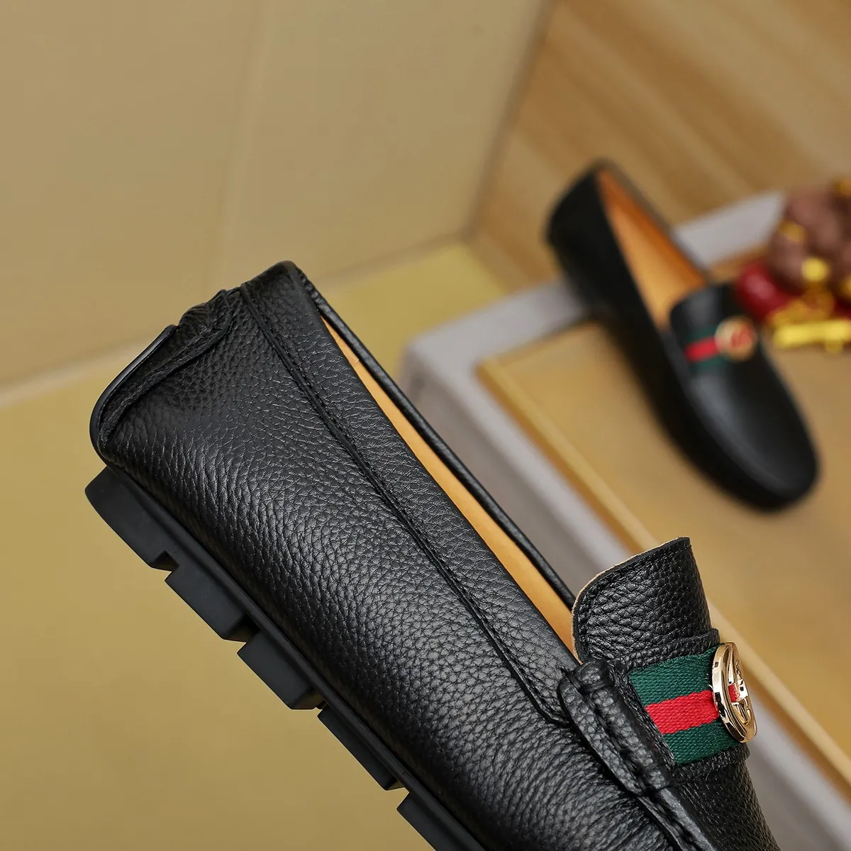 Men's shoes 💰360💰💰GUCCI Gucci official website synchronizes the latest model 🛃The upper is made of imported cowhide, 🐷leather lining, rubber outsole, 🎩🎩top-notch handcrafted workmanship with fine stitches and threads🔍definitely satisfy those perfectionist men who pursue high luxury quality 👏 Colors available! Code number 38-45 Large quantity in stock
